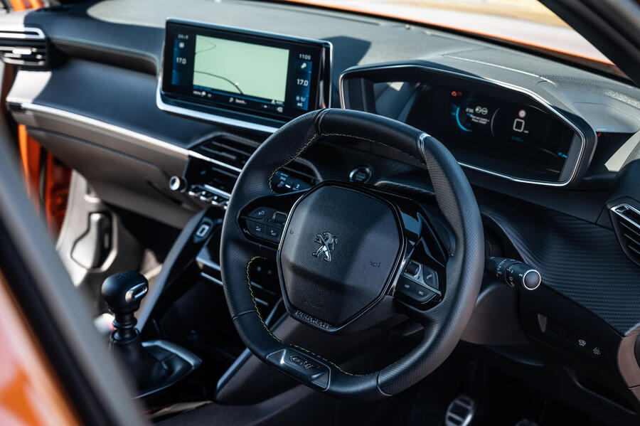 10 Peugeot 2008 2020 lt dashboard