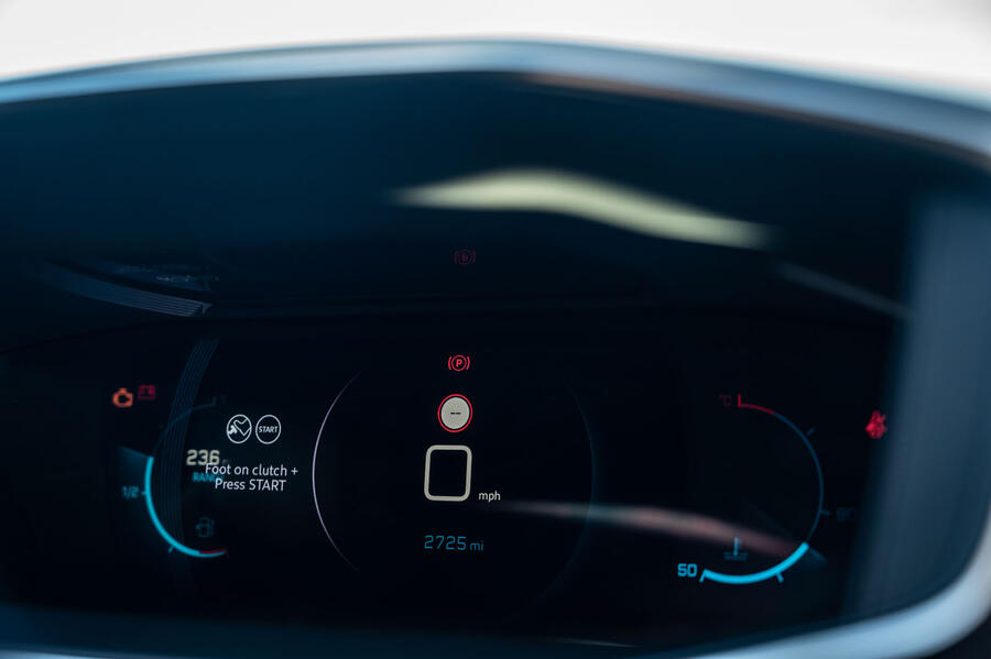 11 Peugeot 2008 2020 lt instruments