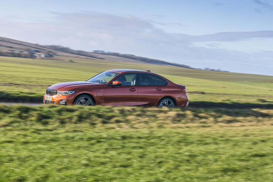 13 Bmw 330e 2020 lt otr side