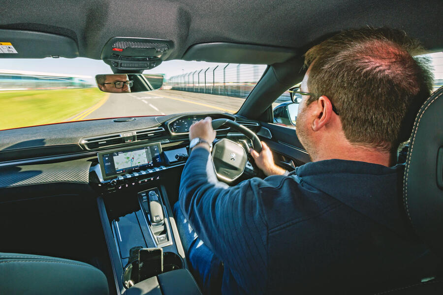 15 Peugeot 508 2019 lt ds driving