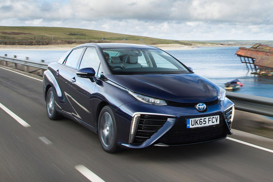 16 Toyota mirai hero front