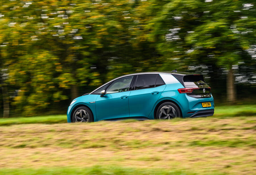 16 Volkswagen id 3 side
