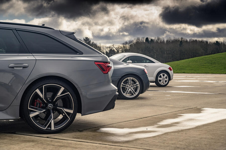 18 Audi rs6 avant rear