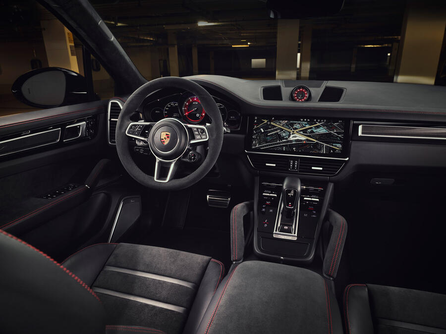 18 Porsche cayenne gts 2020 interior