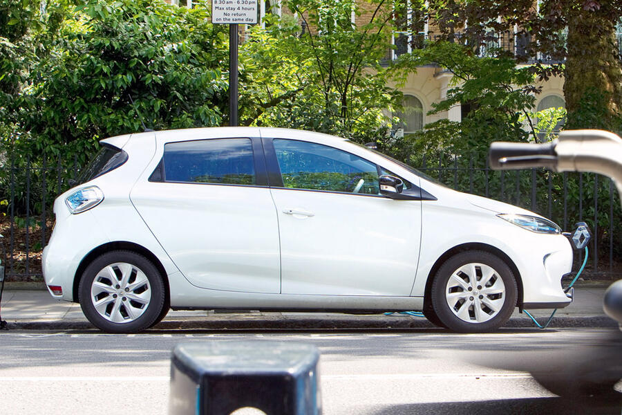 18 Renault zoe stationary side