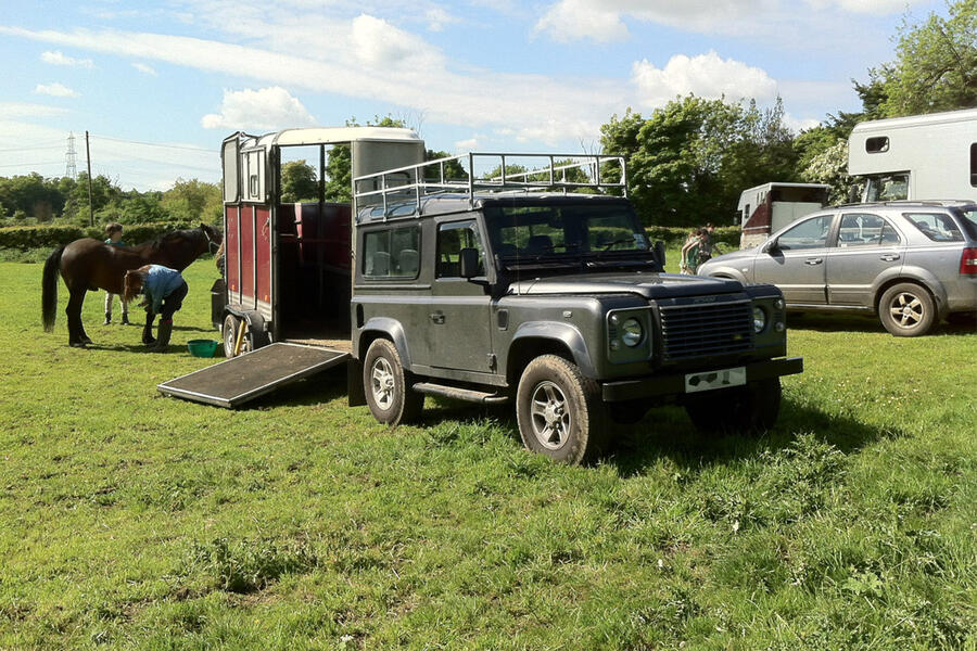 19 Land rover defender 90 1