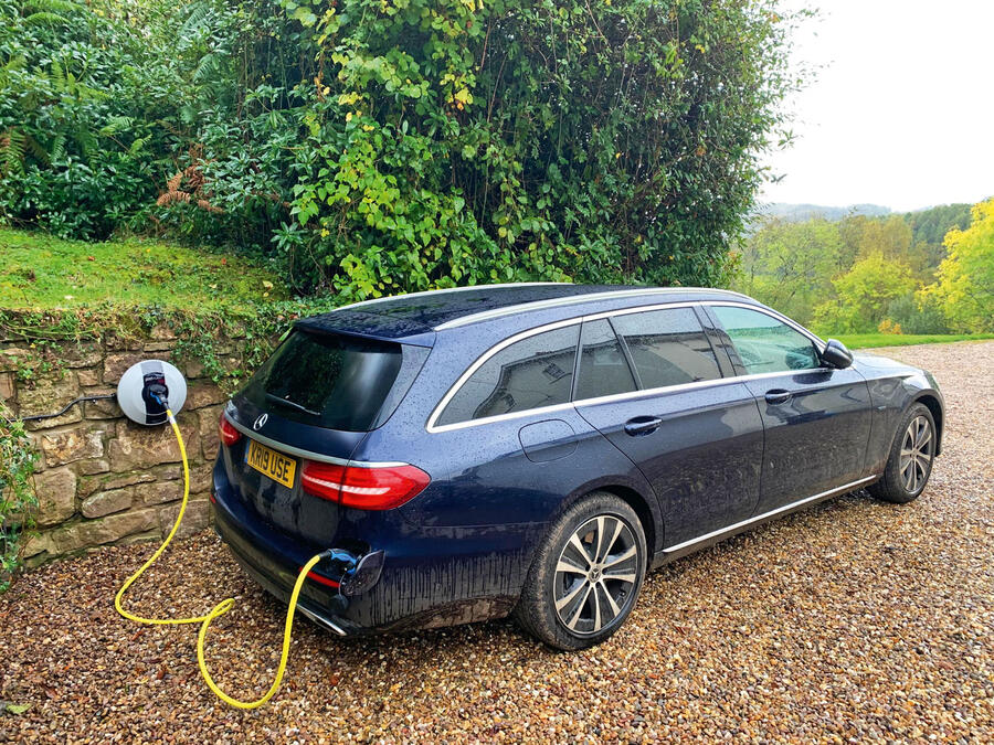19 Mercedes e300de 2019 lt charging at home