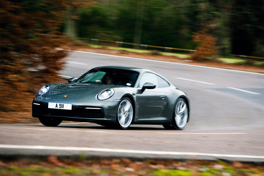 19 Porsche 911 tracking front