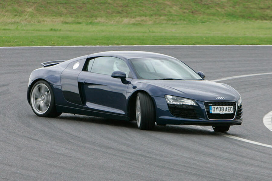 2 Audi r8 hero front