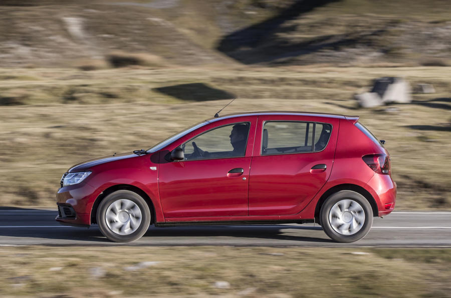 2 Dacia sandero 2019 uk fd hero side