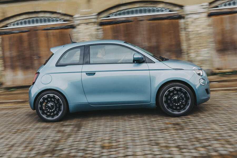 2 Fiat 500 ev 2022 long term review side pan