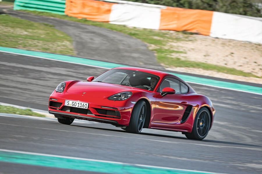 2 Porsche cayman gts 2020 action