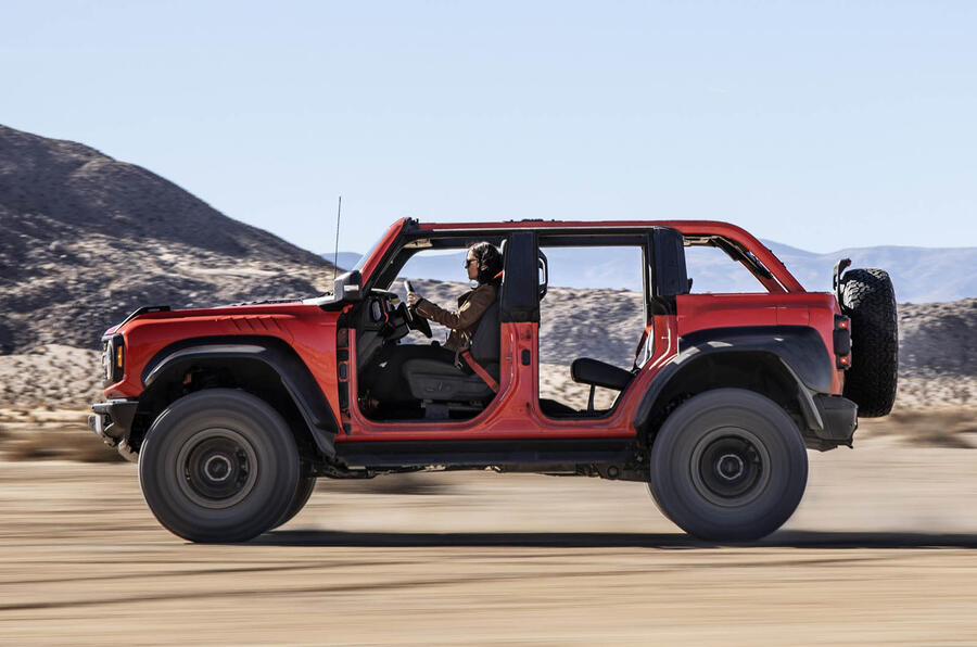 2022 Ford bronco raptor 02
