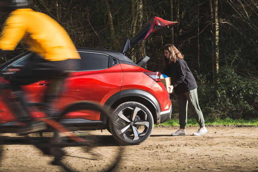 21 Nissan juke 2020 lt loading