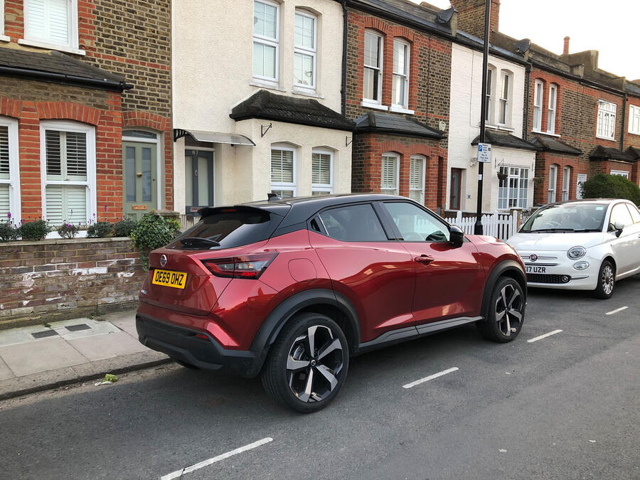 22 Nissan juke 2020 lt parked home