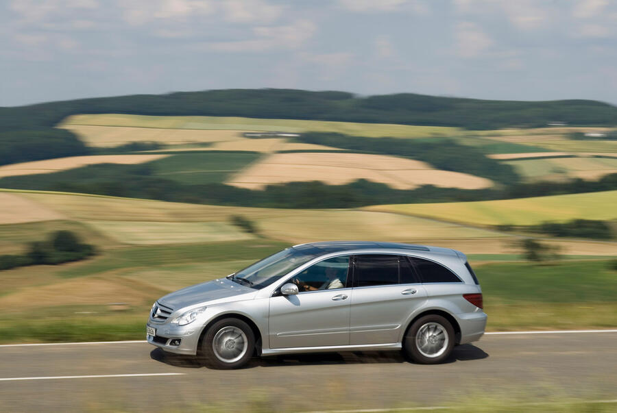 25 Mercedes benz r320