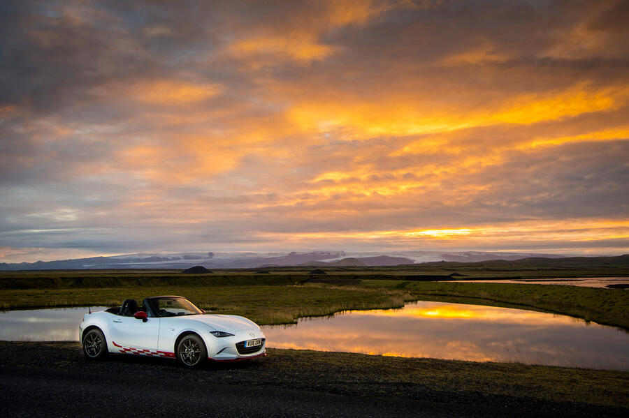 27 Mazda mx 5 static side