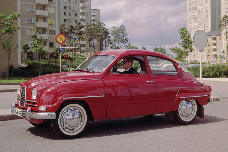 32 Saab 96 static front