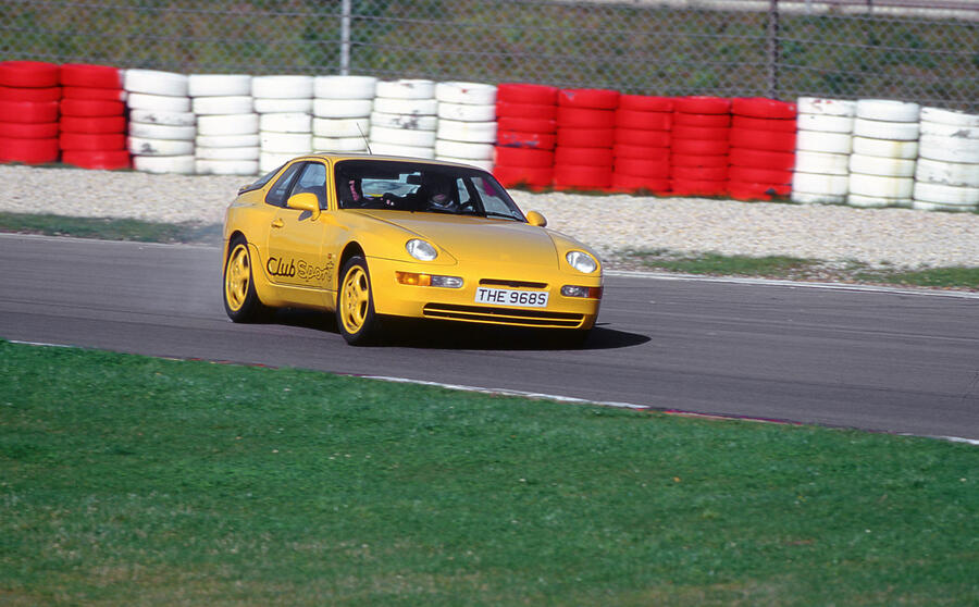 34 Porsche 968 clubsport tracking front
