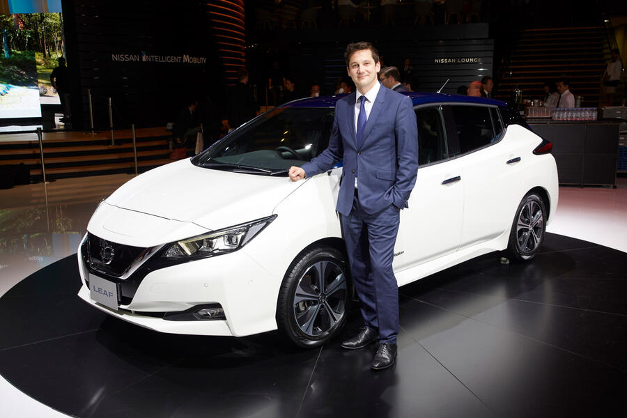 4 Gareth dunsmore with leaf