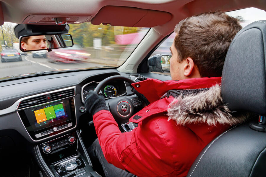 4   mg zs ev 2020 lt   tm driving