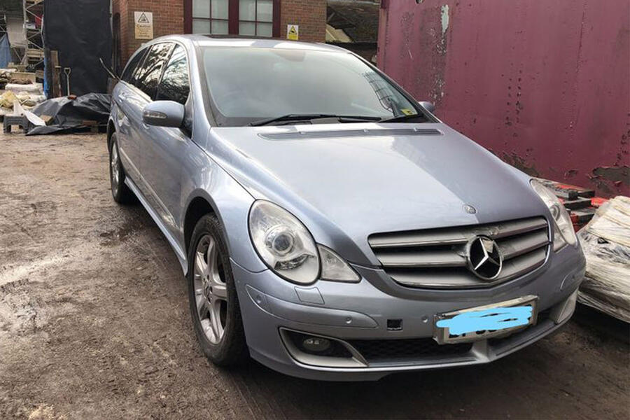 6 Mercedes benz r500