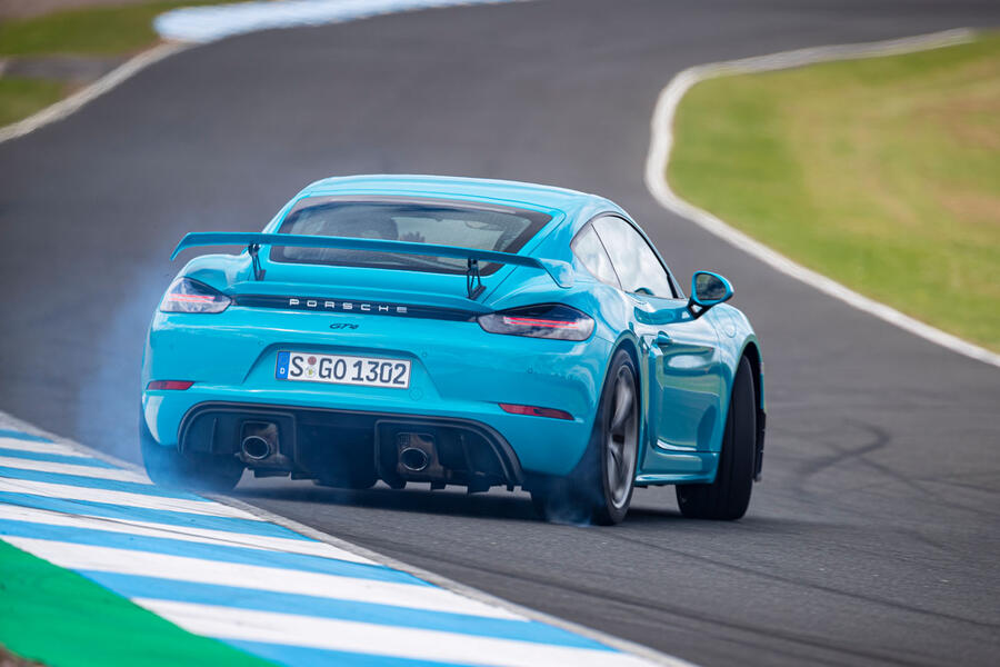 6 Porsche 718 cayman gt4