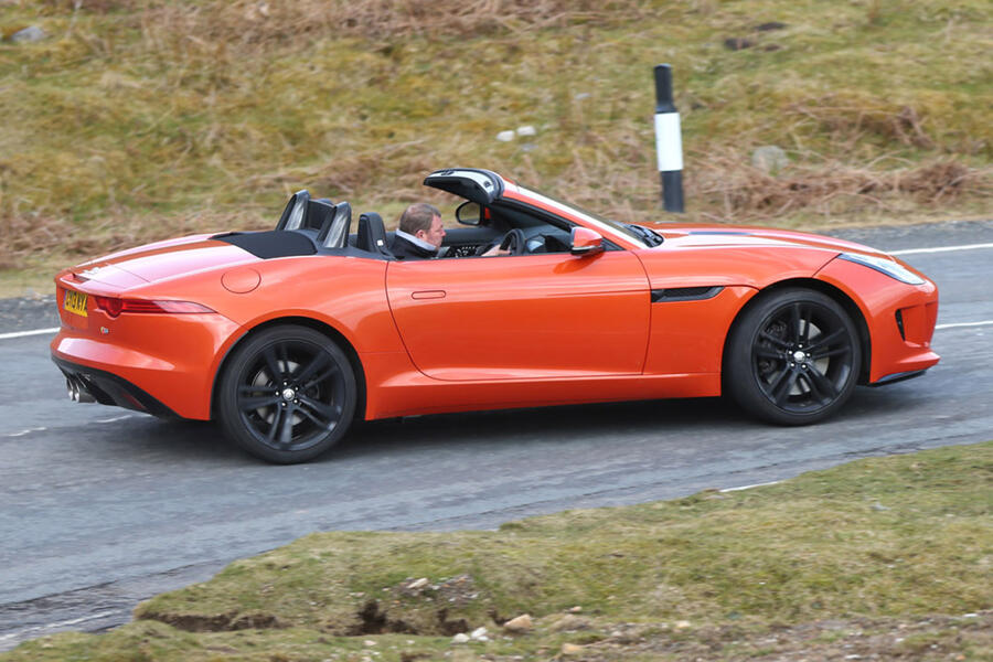 6 Jaguar f type tracking side