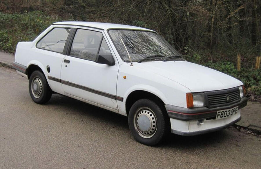 6 Vauxhall nova merit saloon 1989 stationary front
