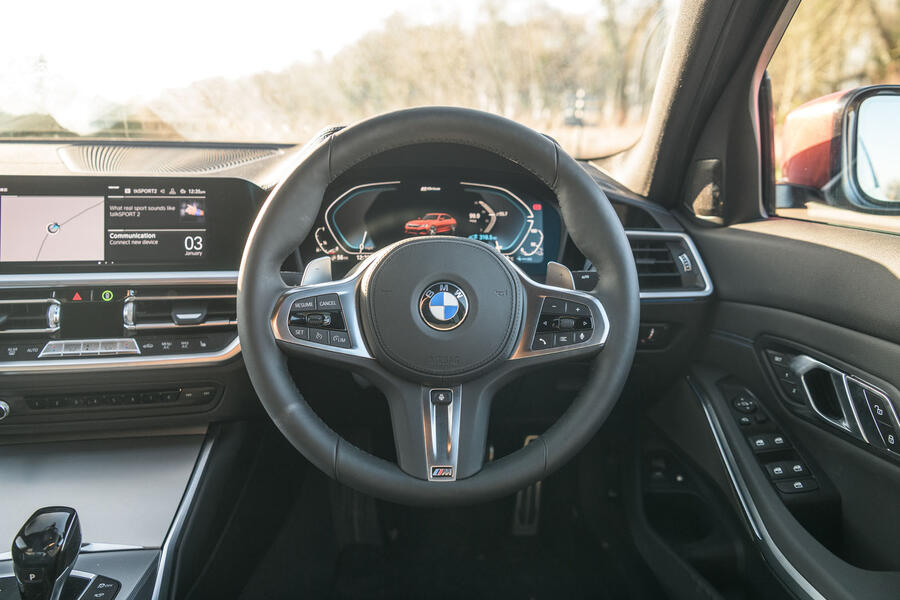 7 Bmw 330e 2020 lt steering wheel