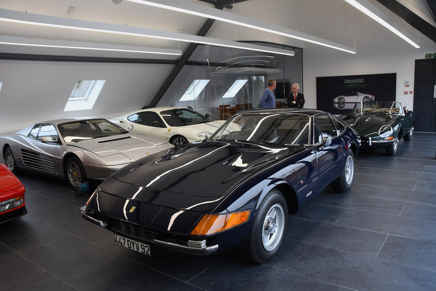 7 Ferrari 365 gtb 4 static front