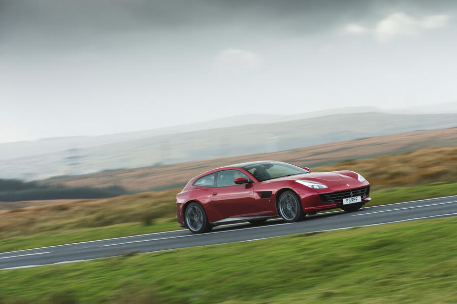 7 Ferrari gtc4 lusso