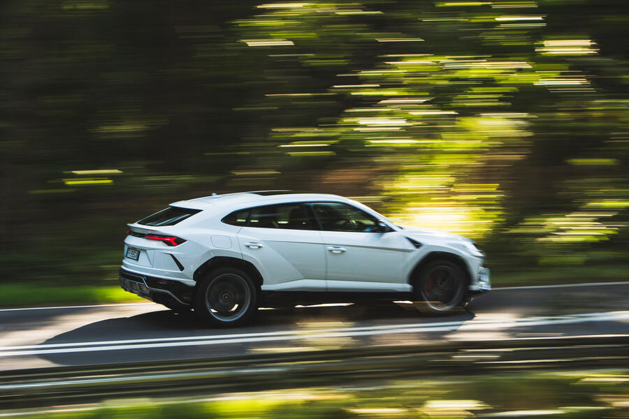 7 Lamborghini urus hero side