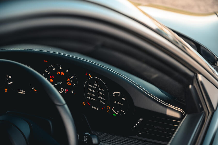 7 Porsche 911 carrera 2020 lt instruments