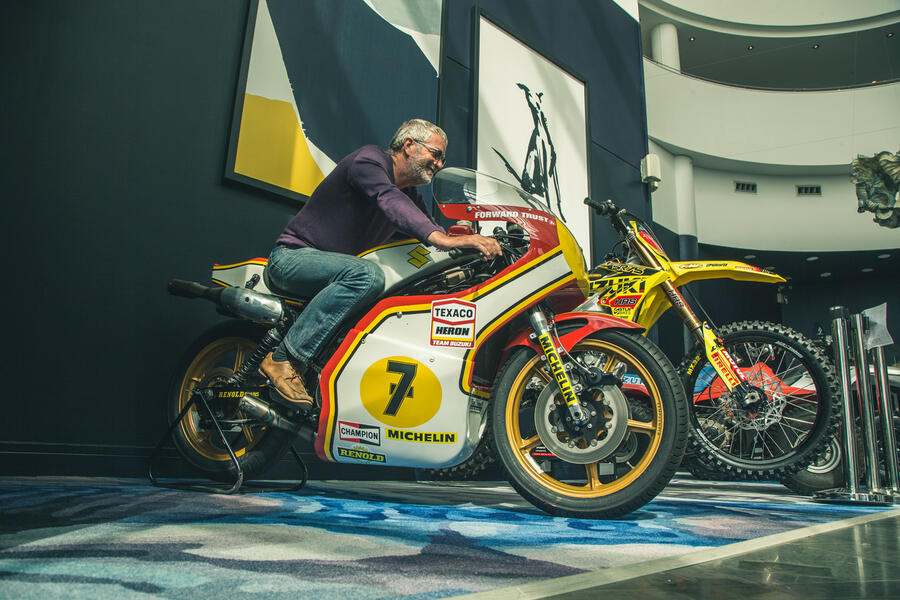 76 Suzuki at 100 goodwin racing bike