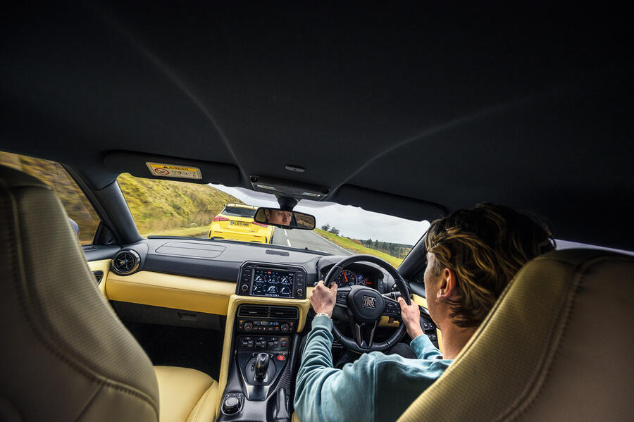 7 Nissan gt r 2017 interior