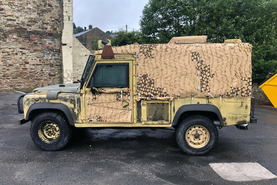 8 Land rover snatch 2a static side