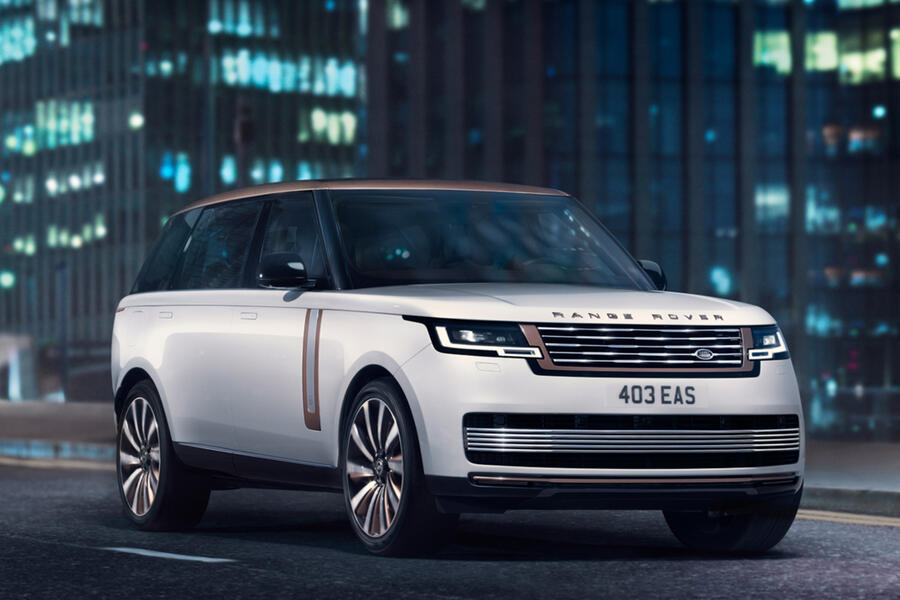 84 Land rover range rover 2021 official reveal images night static