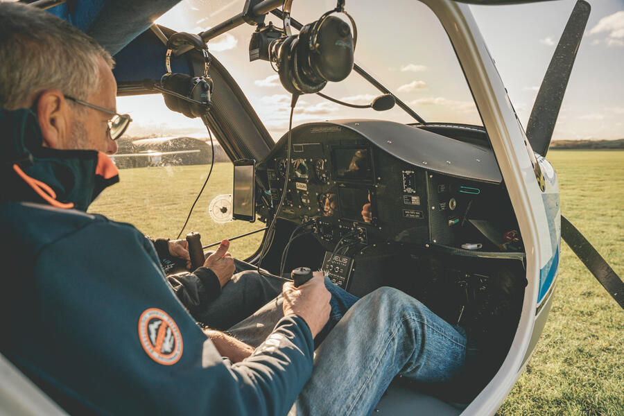 87 Skoda enyaq vs electric plane 2022 controls 0