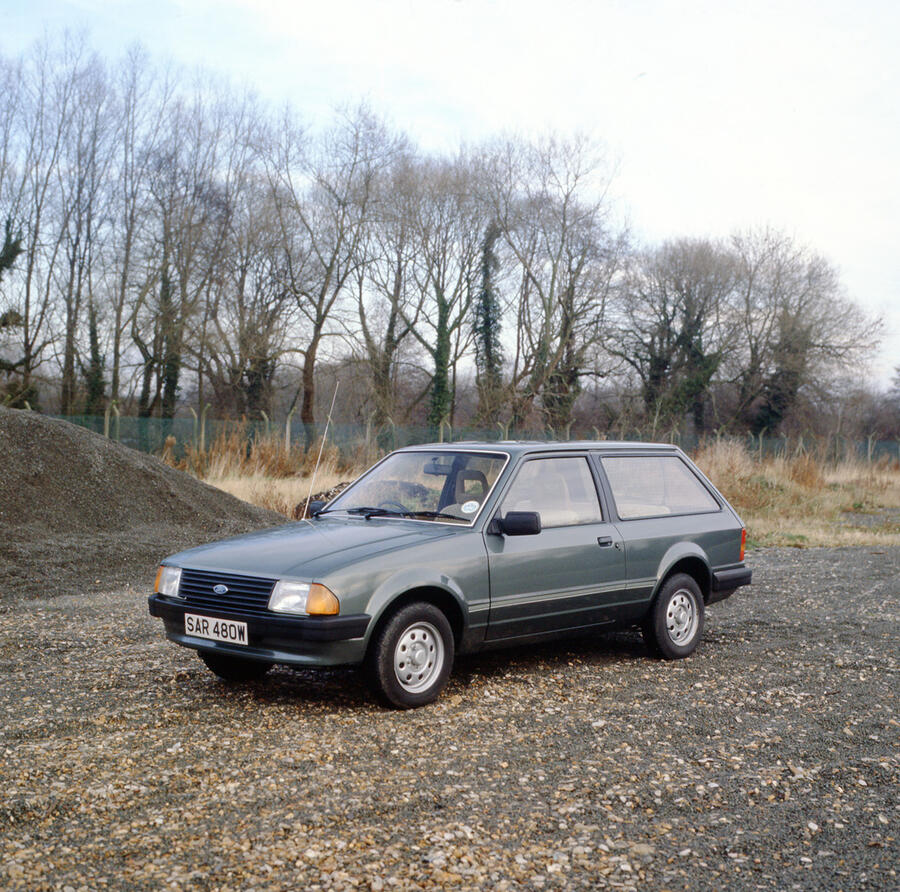 88 2 Door estate ford escort