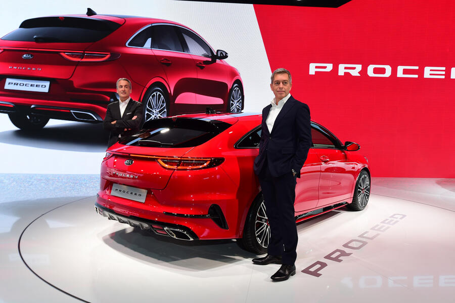 8 Large 11486 parismotorshow2018 paulphilpott presidentandceokiamotorsuklimitedemilioherrera chiefoperatingofficerkiamotorseurope