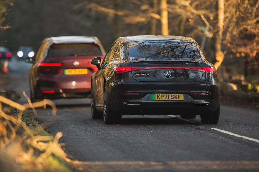 90 Bmw ix vs mercedes eqs 2022 duo rear