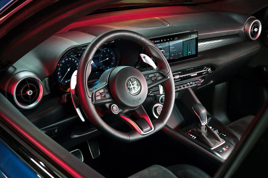 91 Alfa romeo tonale reveal 2022 dashboard