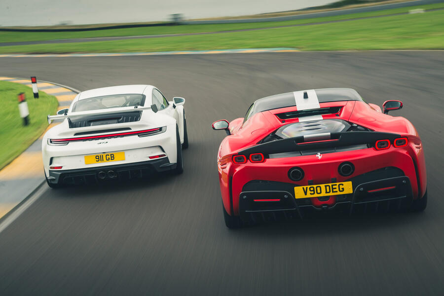 97 Bbdc 2021 final three ferrari porsche track rear