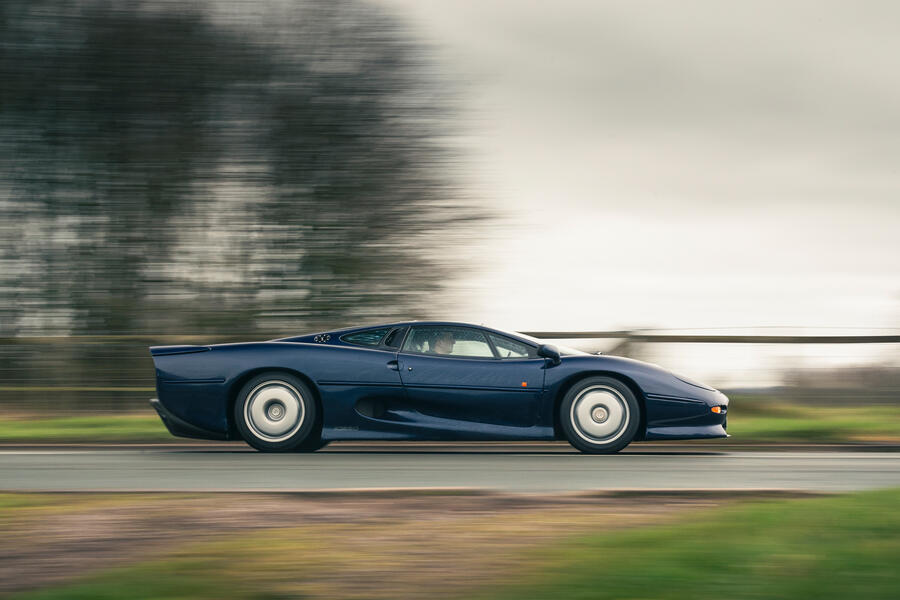 97 Jaguar xj220 side profile