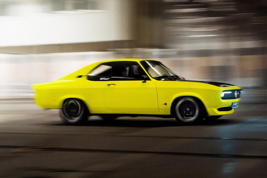98 Opel manta elektromod 2021 official images edit hero side