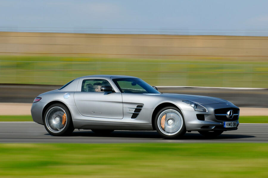 98 Ubg mercedes amg sls tracking side