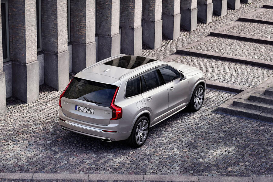 98 Volvo xc90 2019 refresh press hero rear
