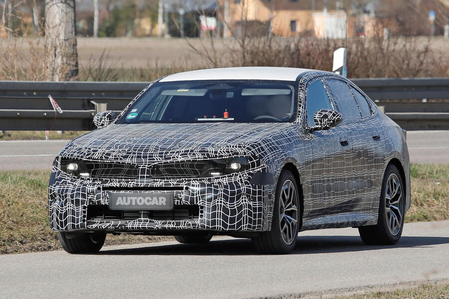 BMW 5 Series Neue Klasse update, in camo – front quarter