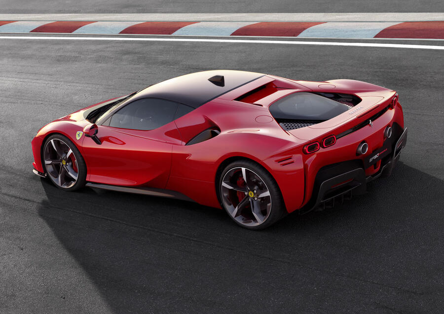 Ferrari sf90 stradale 3